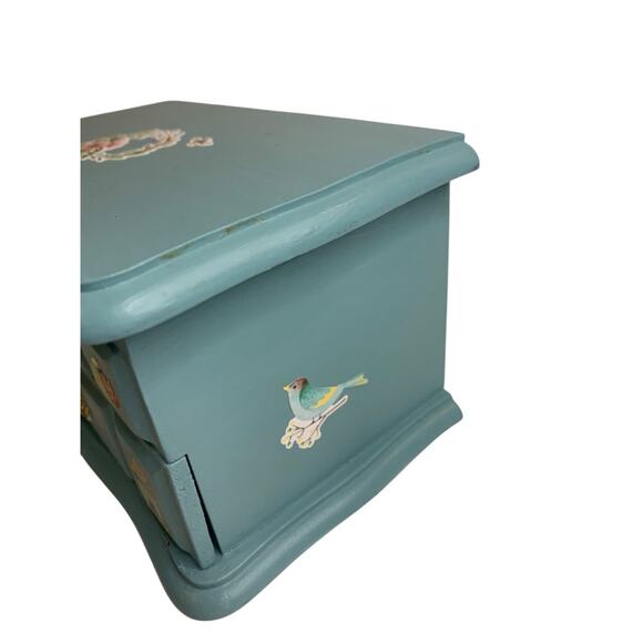 Tabletop Jewelry Box Spring Theme Decals 4.25"h x 7.5"l x 4.5"d - Picture 7 of 10